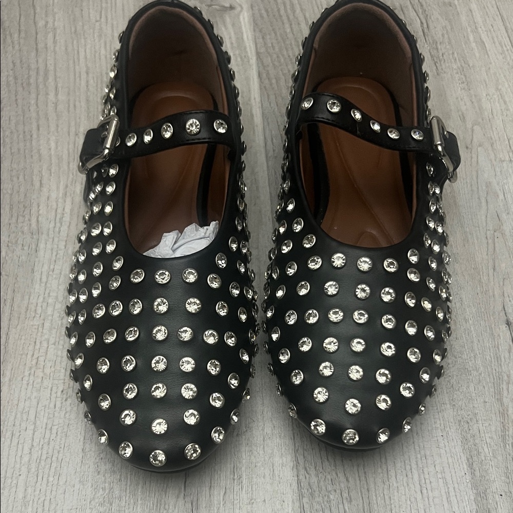 Elegant Black Studded Women's Loafers